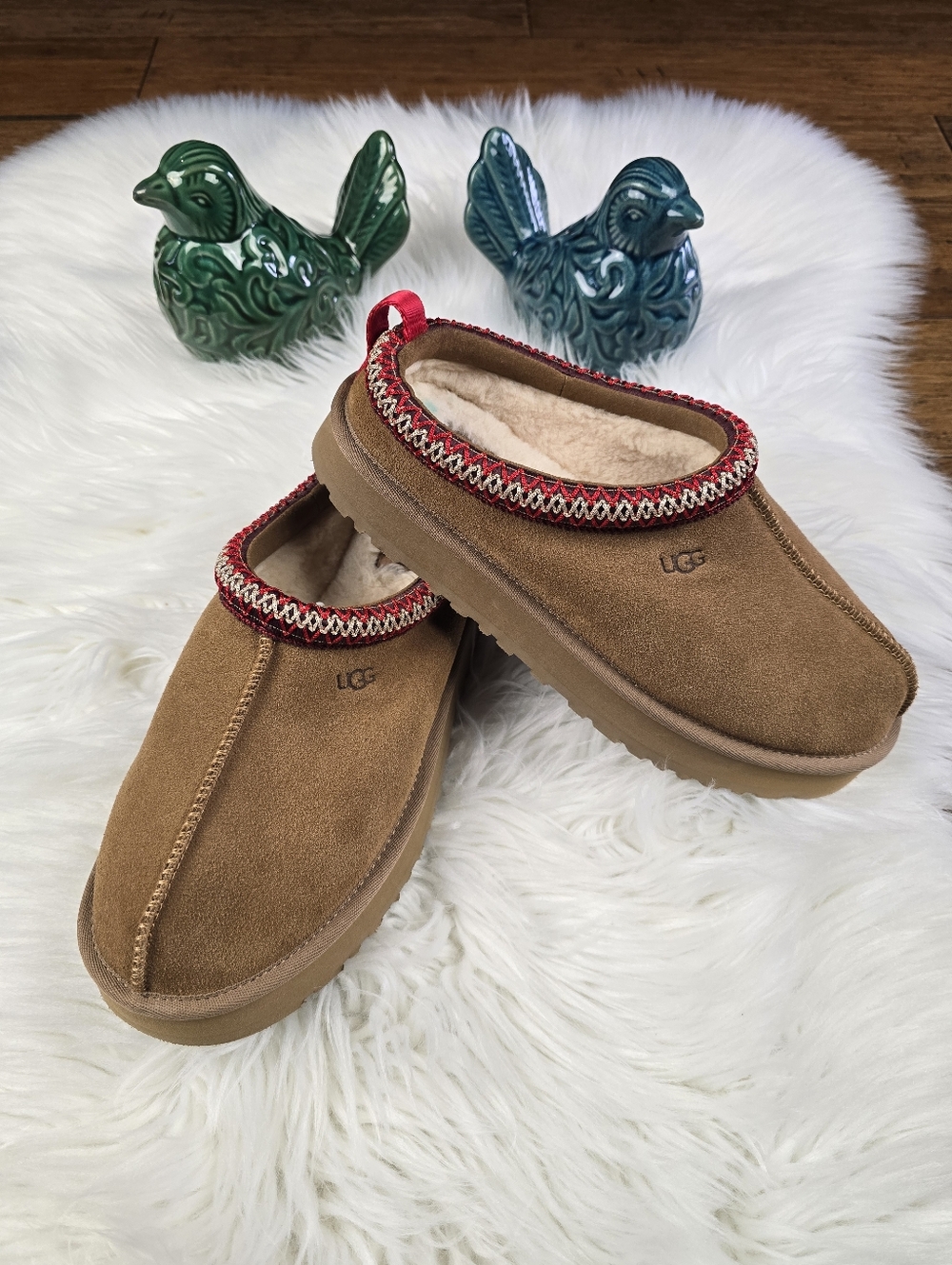 Ugg Tazman Slippers Size 8 ( Mislabled A Size 6) - Picture 3 of 16